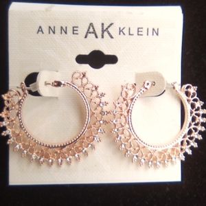 NWTS ANNE KLEIN GOLD EARRINGS